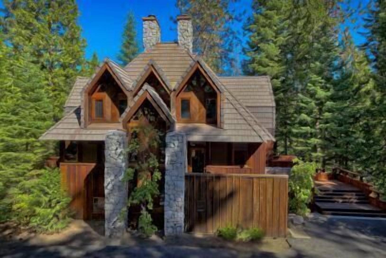 Little Ahwahnee Inn in Fish Camp, United States