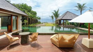2 outdoor pools, free pool cabanas, pool umbrellas