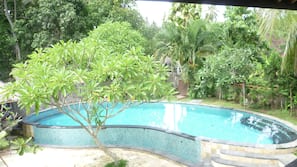 Kolam renang outdoor