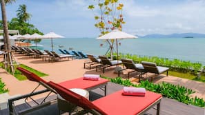 2 hồ bơi ngoài trời