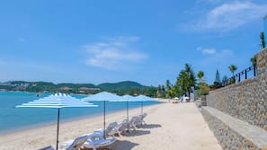 Trên bãi biển