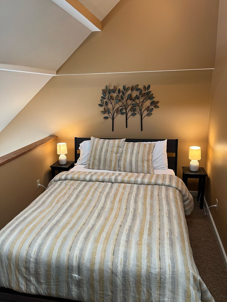 Waterfront Villa with Boathouse in Alexandria Bay, Alexandria Bay Room Prices & Reviews