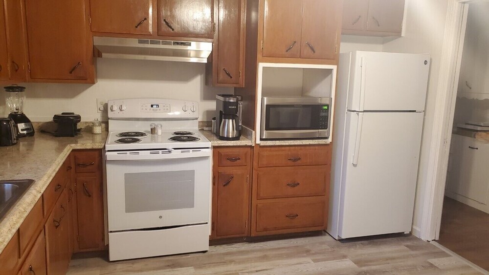 Affordable Apartment & Indoor Private Hot Tub AU210 Deals & Reviews