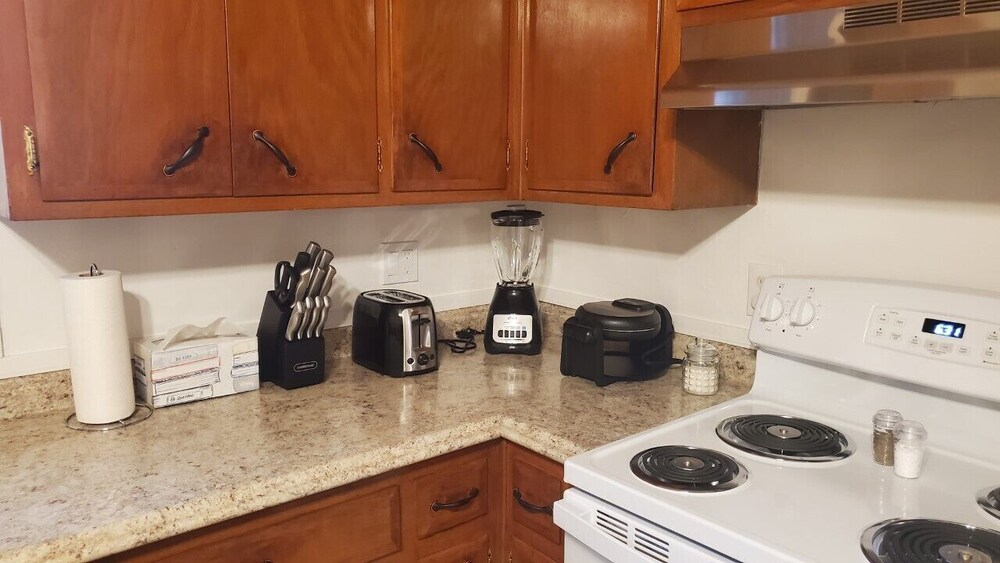 Affordable Apartment & Indoor Private Hot Tub AU210 Deals & Reviews