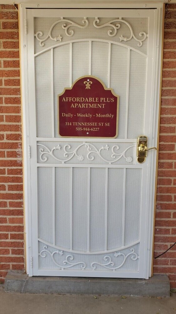 Affordable Apartment & Indoor Private Hot Tub AU210 Deals & Reviews