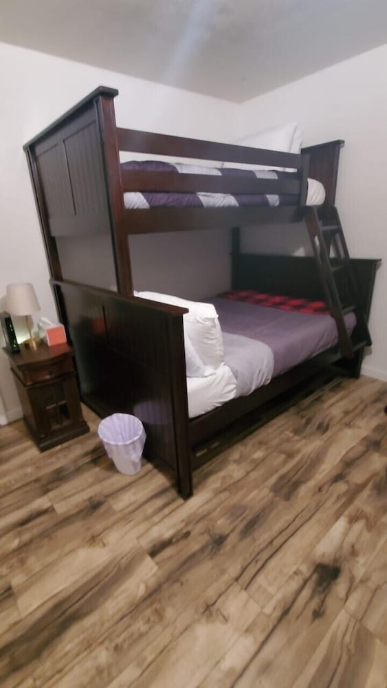 Affordable Apartment & Indoor Private Hot Tub AU210 Deals & Reviews