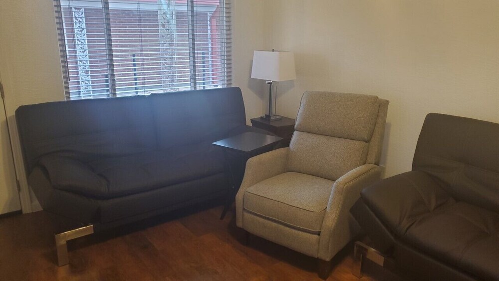 Affordable Apartment & Indoor Private Hot Tub AU210 Deals & Reviews