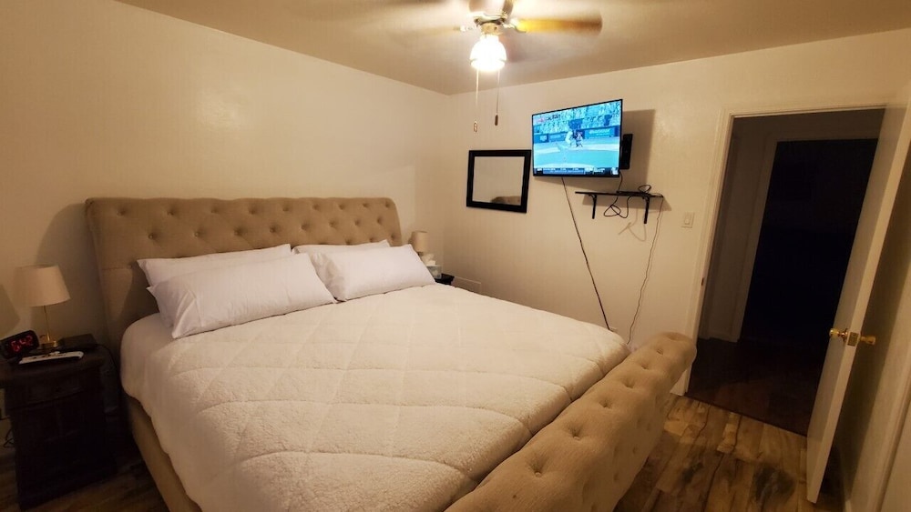 Affordable Apartment & Indoor Private Hot Tub AU210 Deals & Reviews