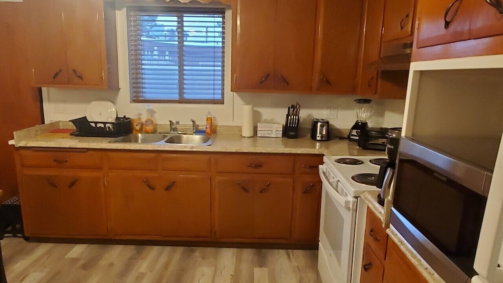 Affordable Apartment & Indoor Private Hot Tub AU210 Deals & Reviews