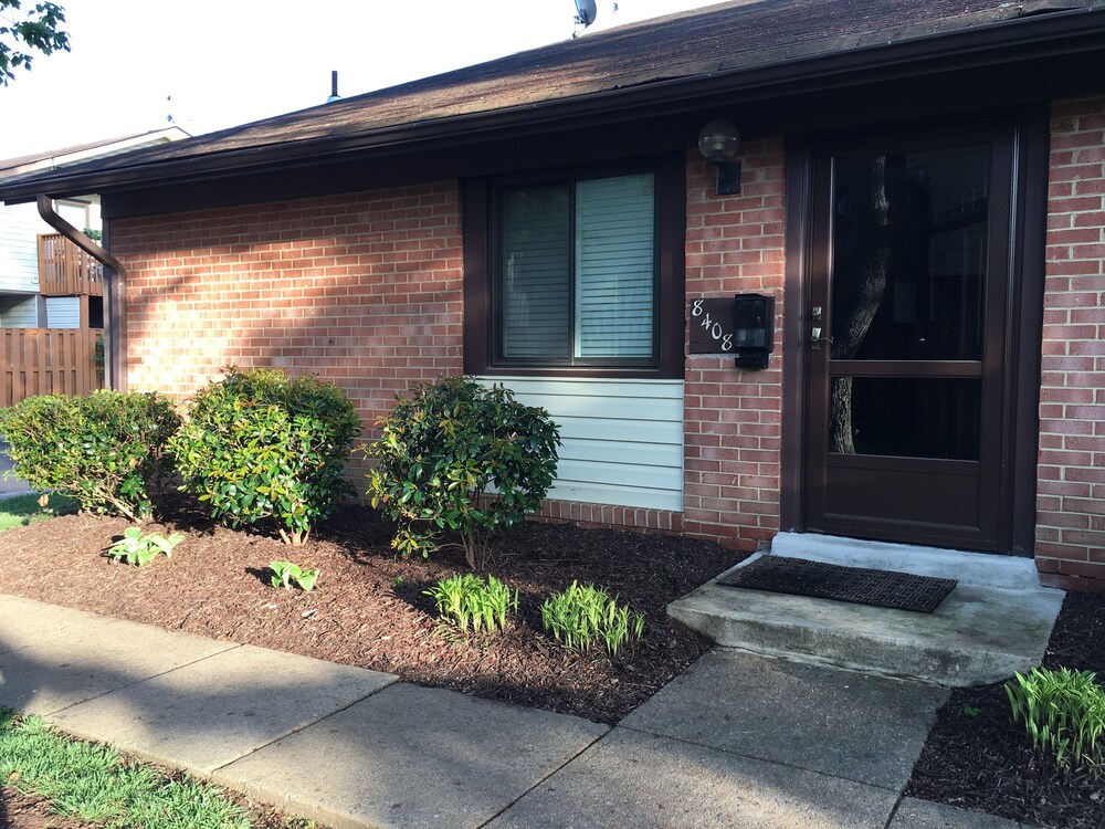 Pinewood Lawns Condominium, Alexandria Room Prices & Reviews Travelocity