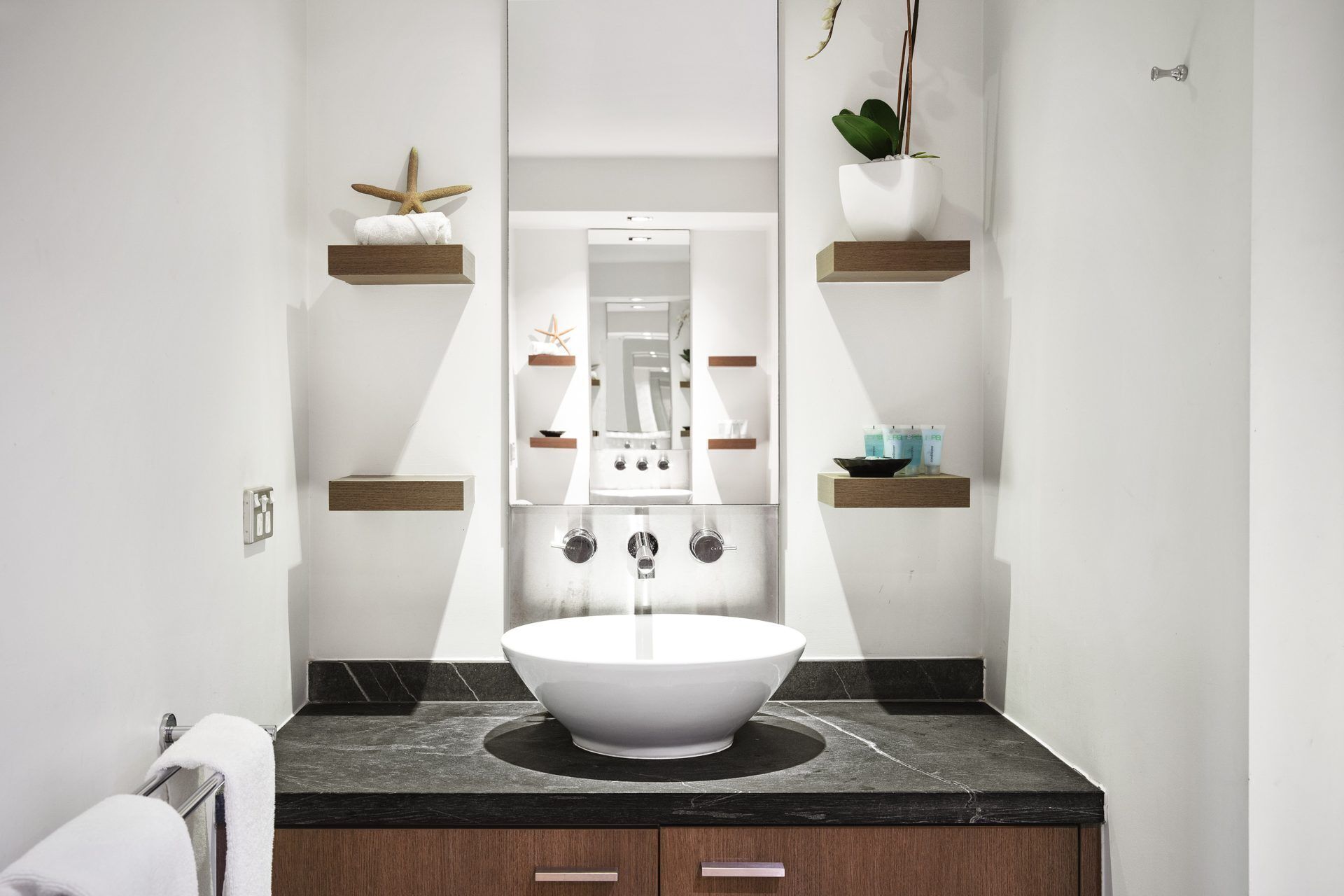 Temple 221 Spacious Modern 2 Bedroom Spa Apartment Beachfront Resort