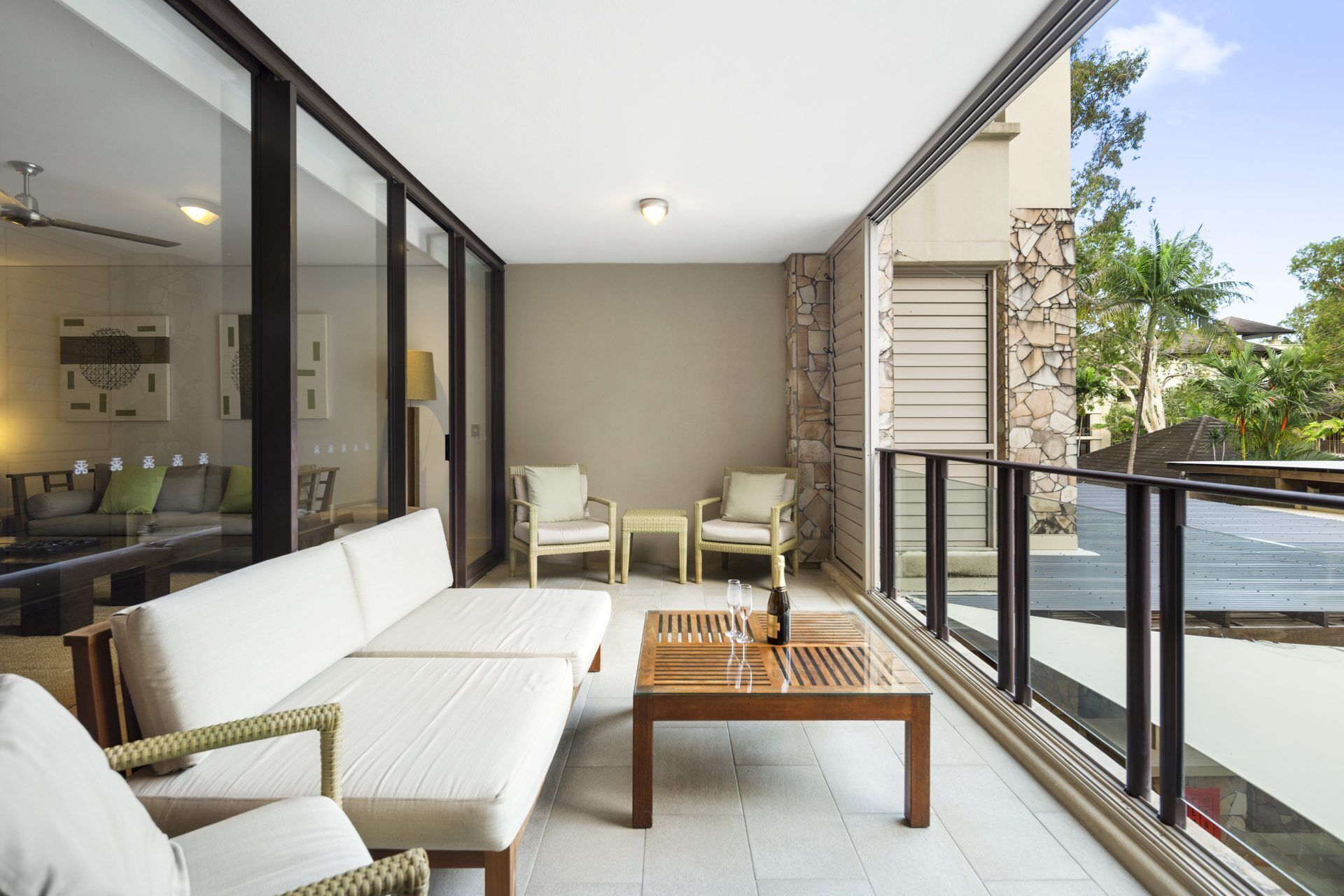 Temple 221 Spacious Modern 2 Bedroom Spa Apartment Beachfront Resort