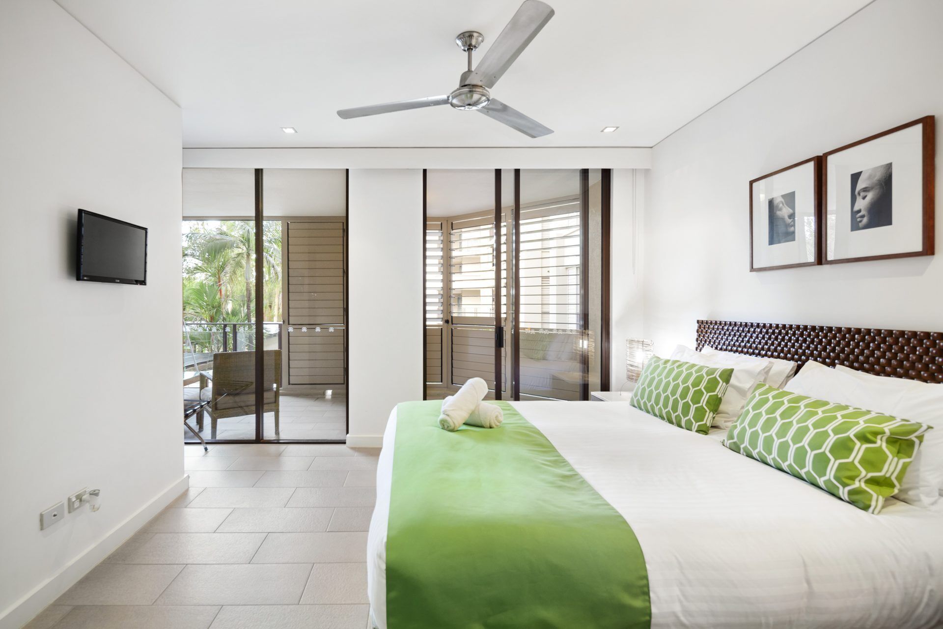 Temple 221 Spacious Modern 2 Bedroom Spa Apartment Beachfront Resort