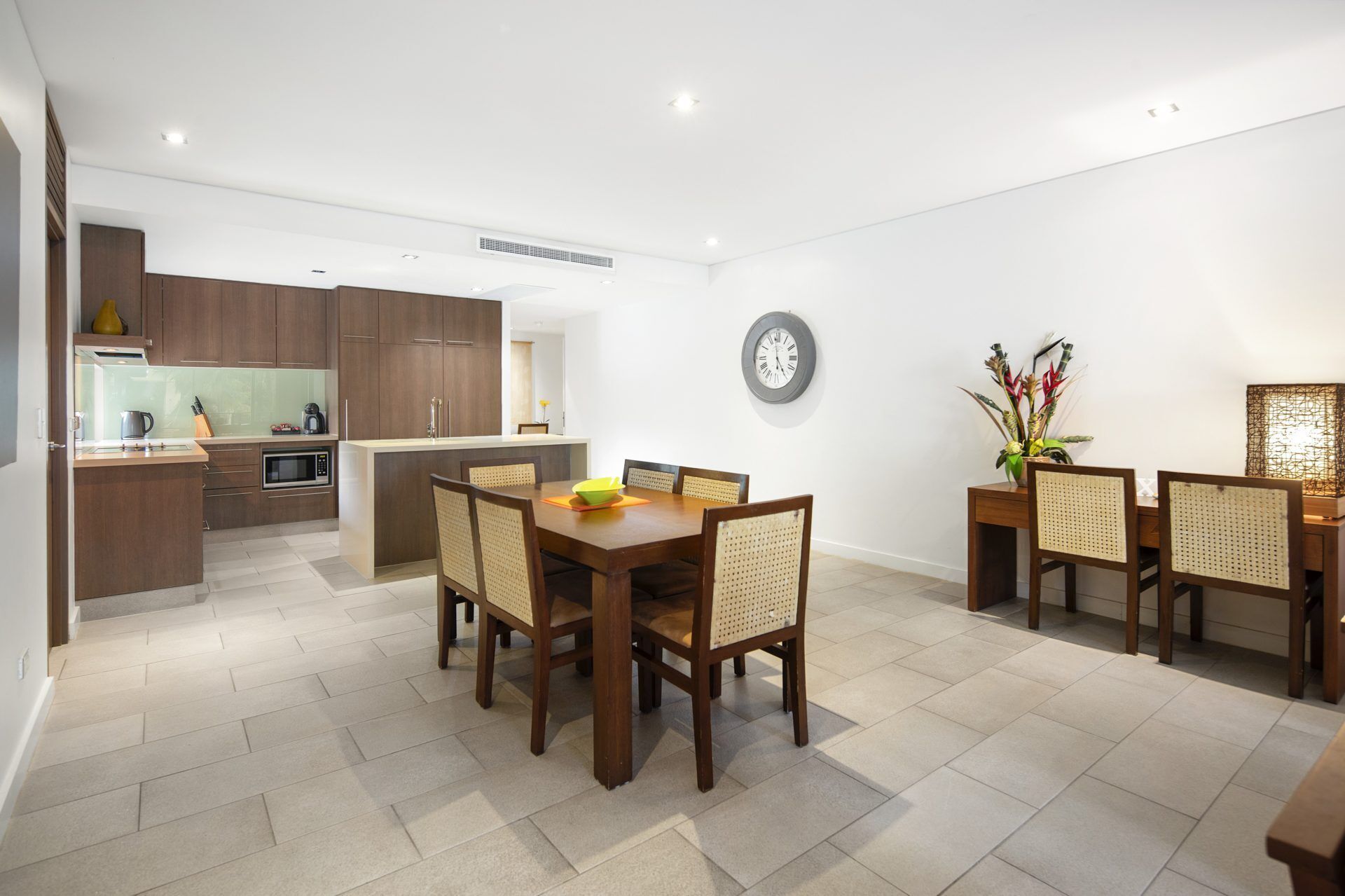 Temple 221 Spacious Modern 2 Bedroom Spa Apartment Beachfront Resort