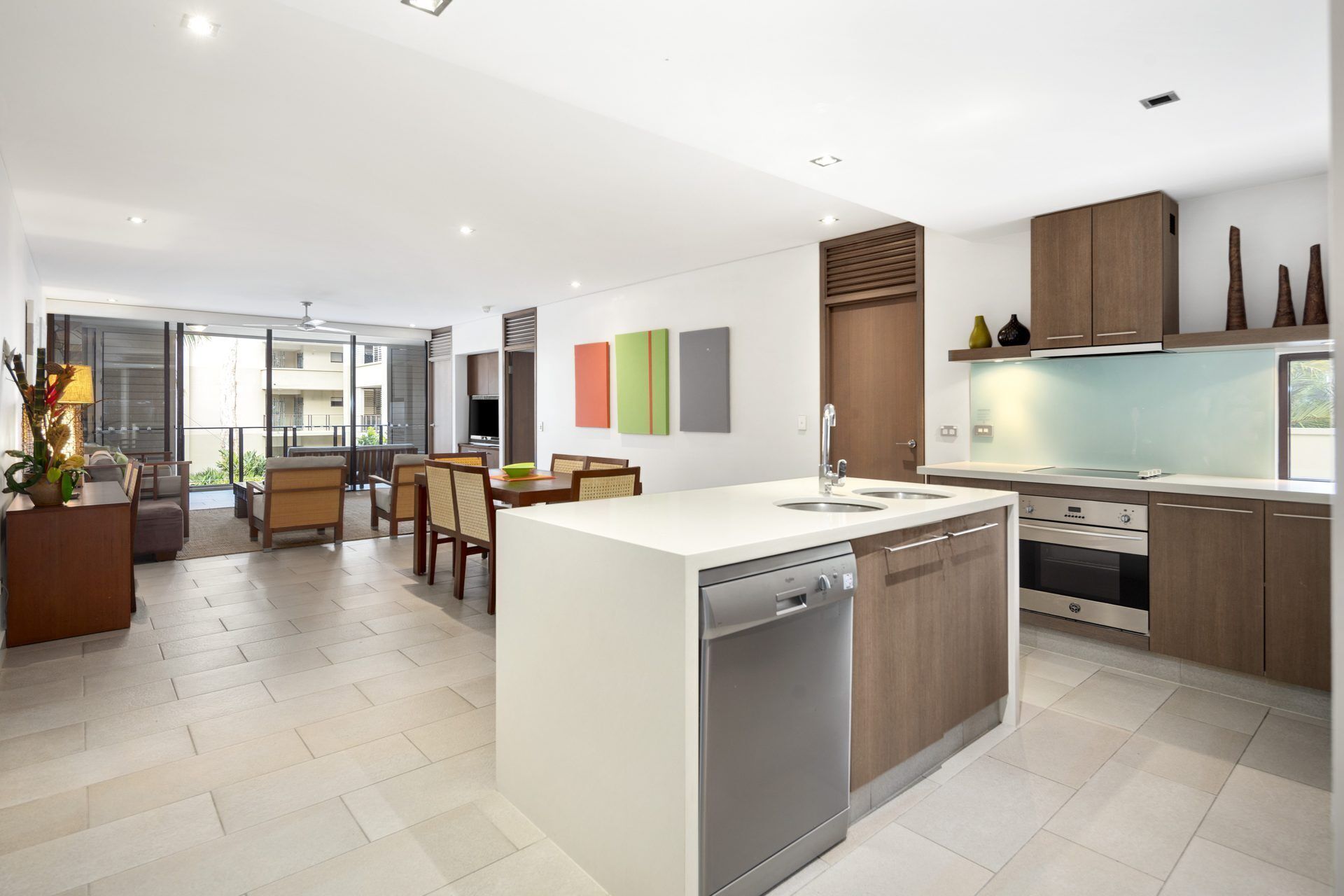 Temple 221 Spacious Modern 2 Bedroom Spa Apartment Beachfront Resort