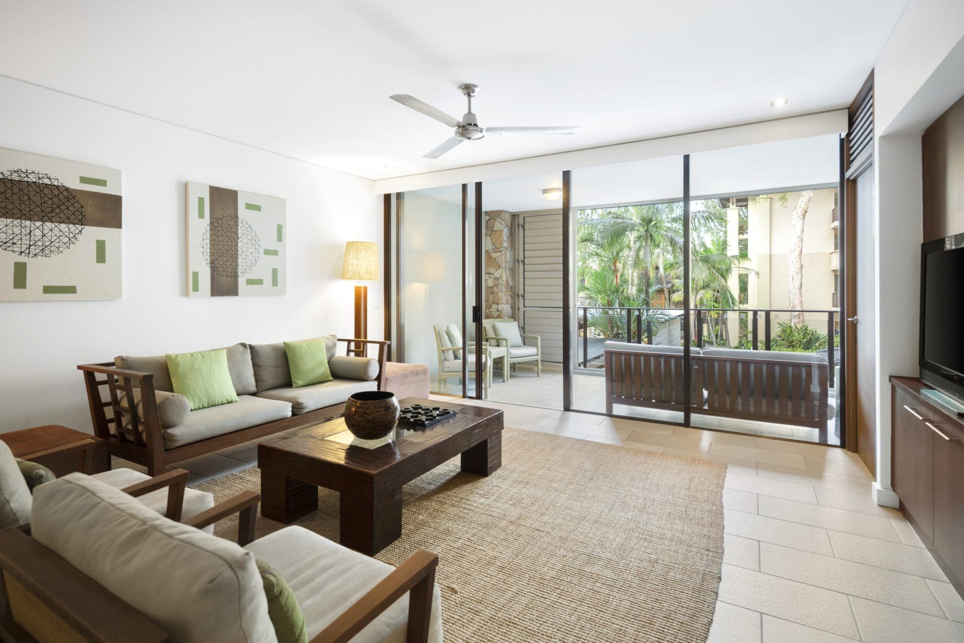 Temple 221 Spacious Modern 2 Bedroom Spa Apartment Beachfront Resort