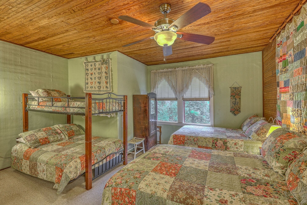 Lake Junaluska 14 Bedroom Inn, Perfect for Reunions, Retreats, Weddings