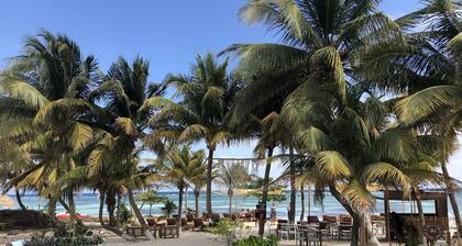 Noah Beach Hotel & Suites