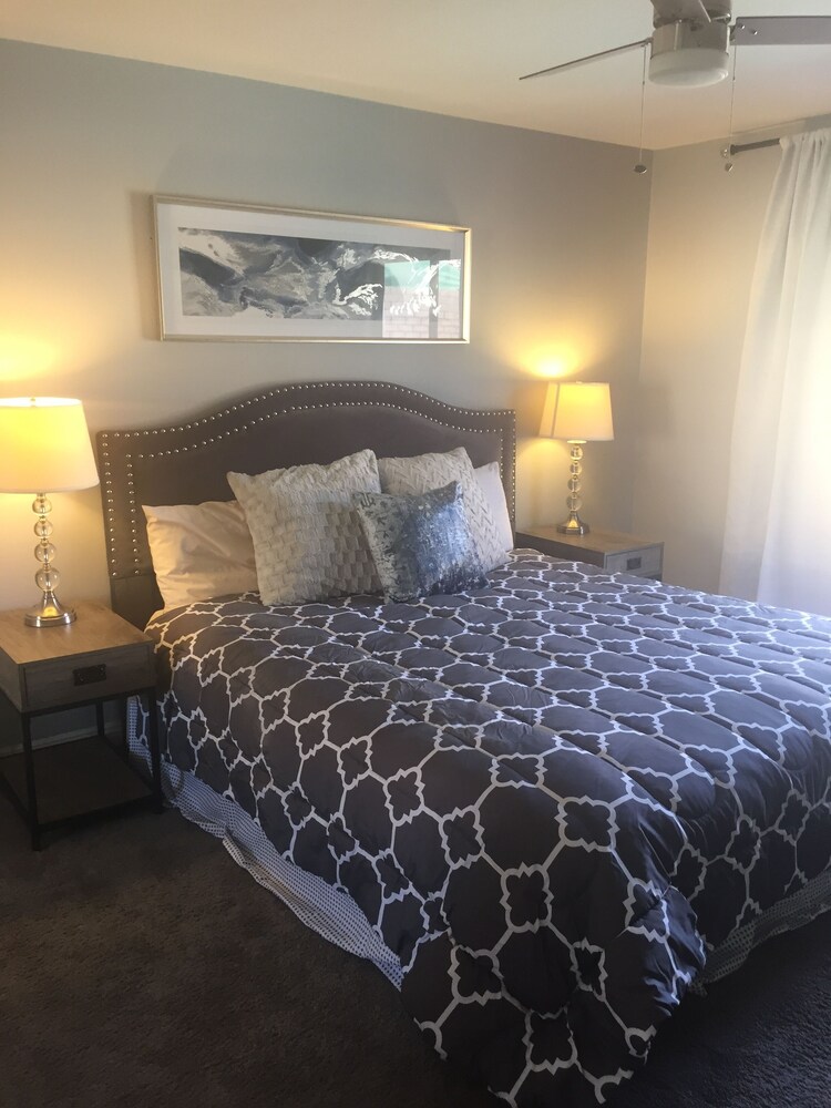 15 OFF!!!! BEAUTIFULLY REMODELED LA QUINTA COVE POOL/SPA RETREAT La