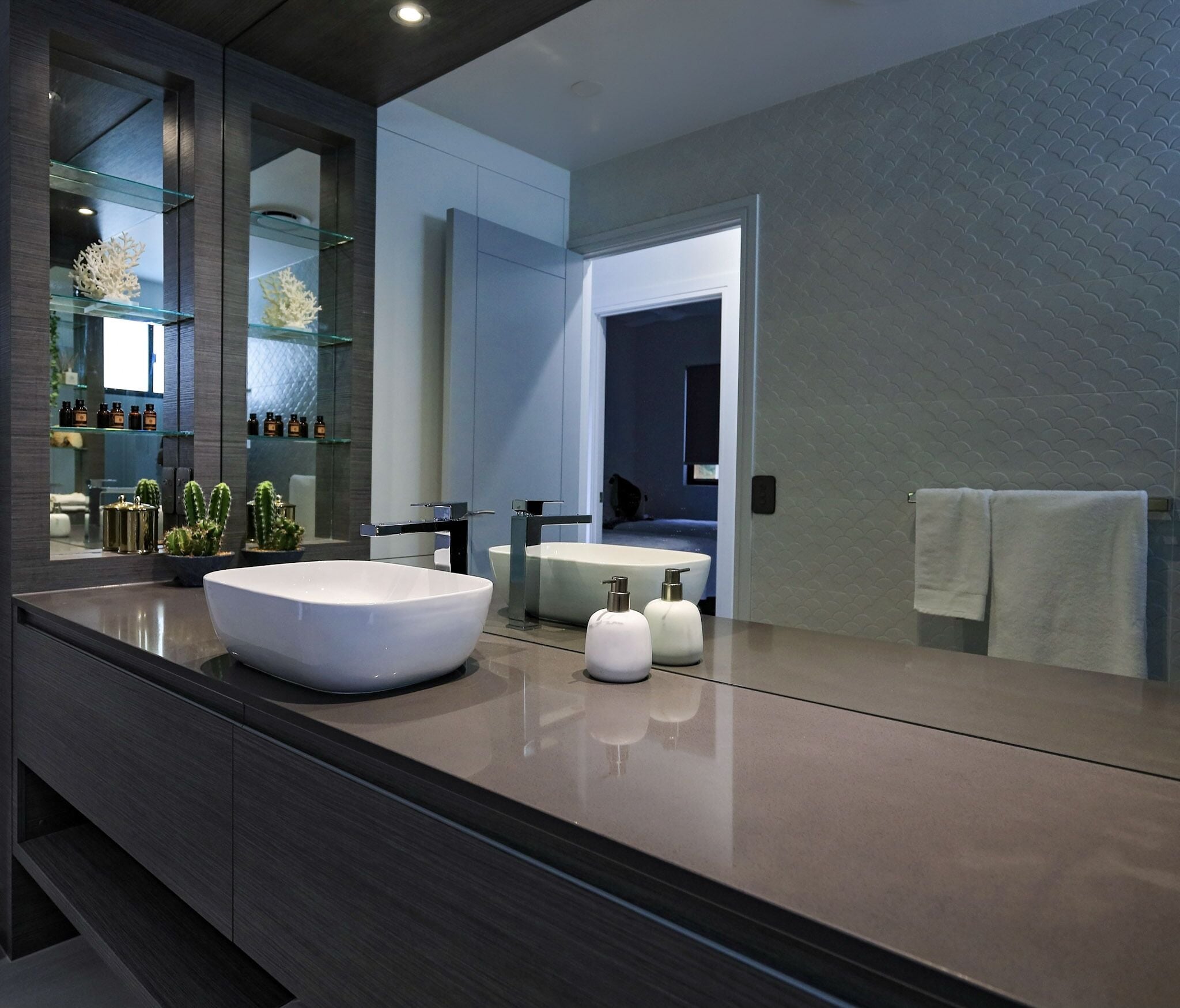 Lux Living With Mountain Views