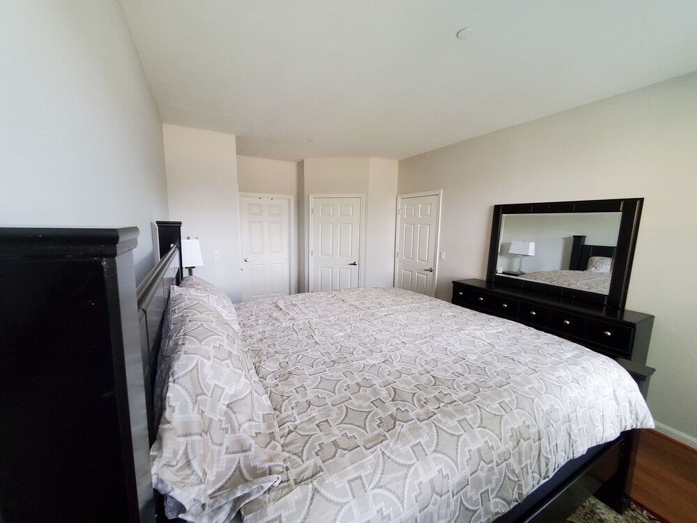 Perfect Location Fully Furnish Elegant One Bedroom Condo at the