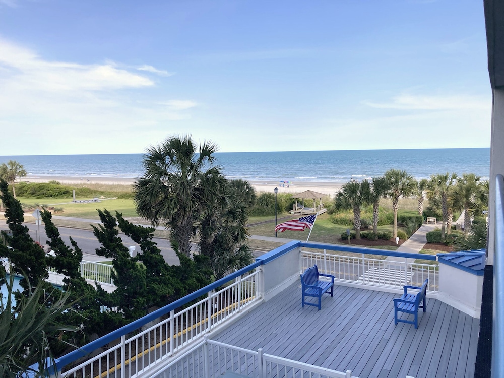 Gorgeous Ocean View Suite + Official On-Site Rental Privileges