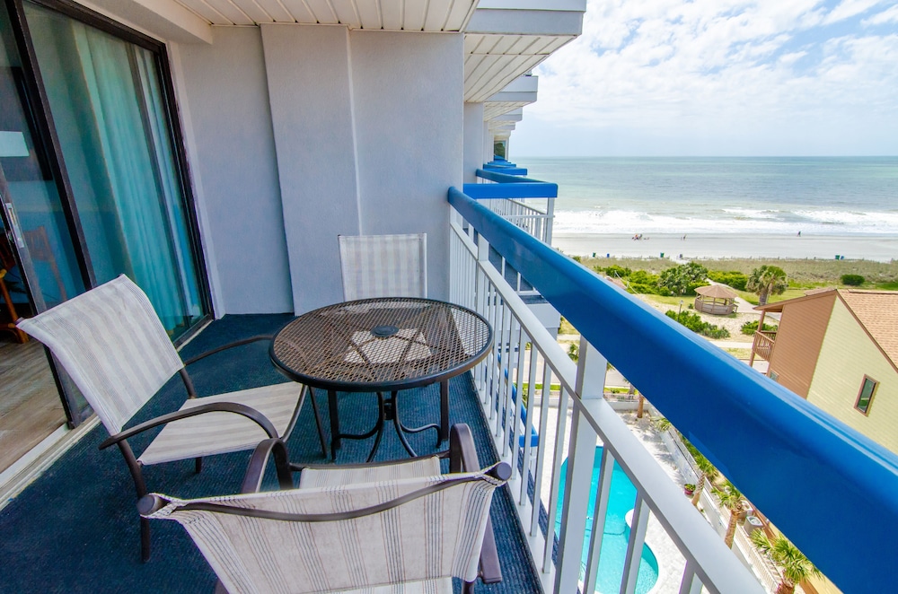Gorgeous Ocean View Suite + Official On-Site Rental Privileges