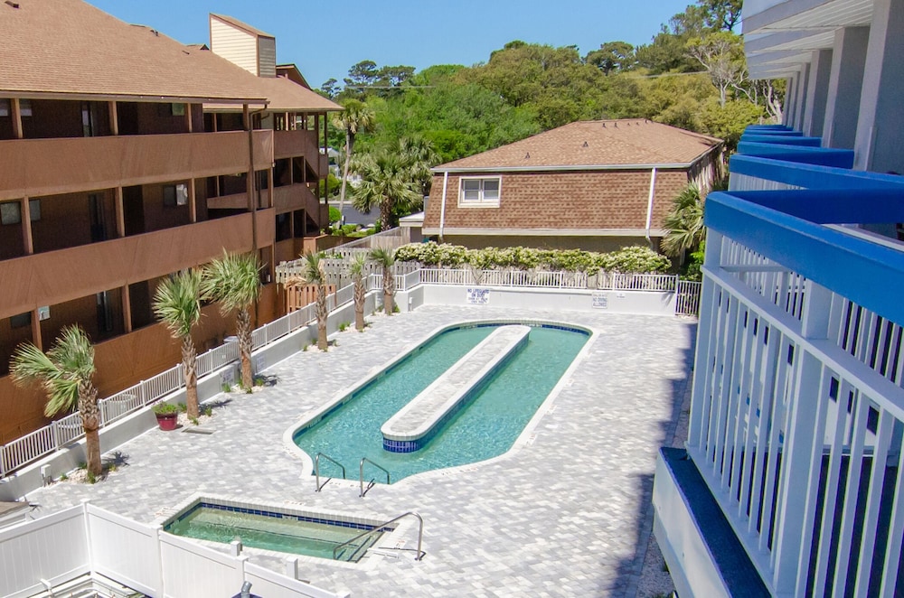 Gorgeous Ocean View Suite + Official On-Site Rental Privileges