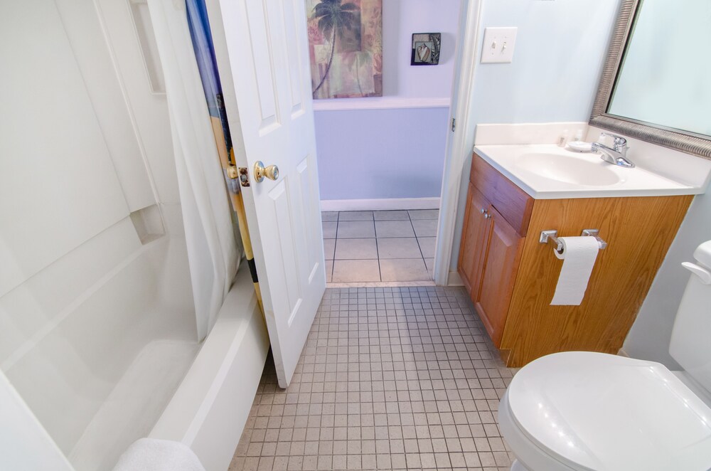 Gorgeous Ocean View Suite + Official On-Site Rental Privileges