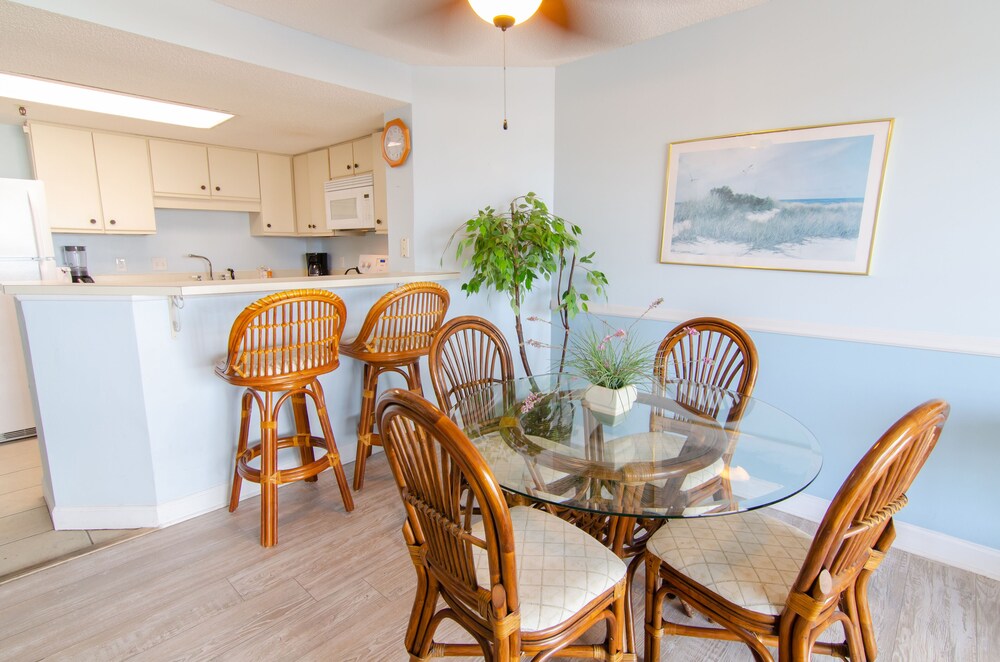 Gorgeous Ocean View Suite + Official On-Site Rental Privileges