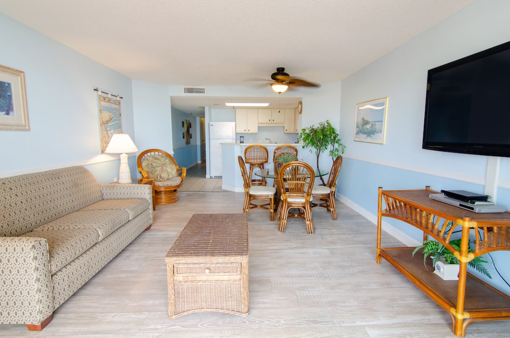 Gorgeous Ocean View Suite + Official On-Site Rental Privileges