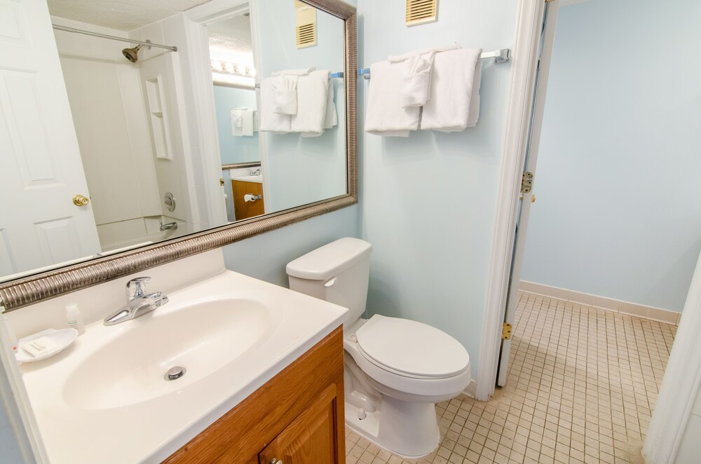 Gorgeous Ocean View Suite + Official On-Site Rental Privileges