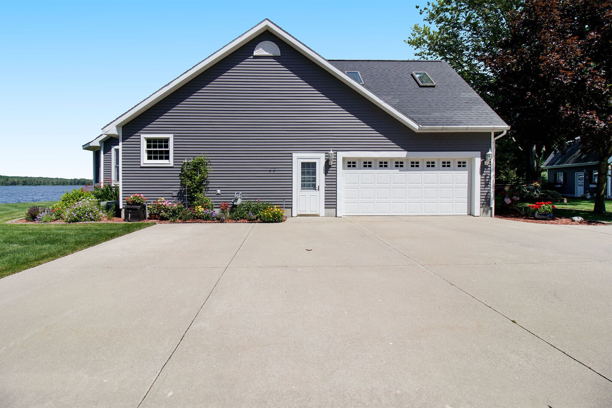 Private Hamlin Lake Water Front Cottage Perfect Family Retreat in Ludington, United States