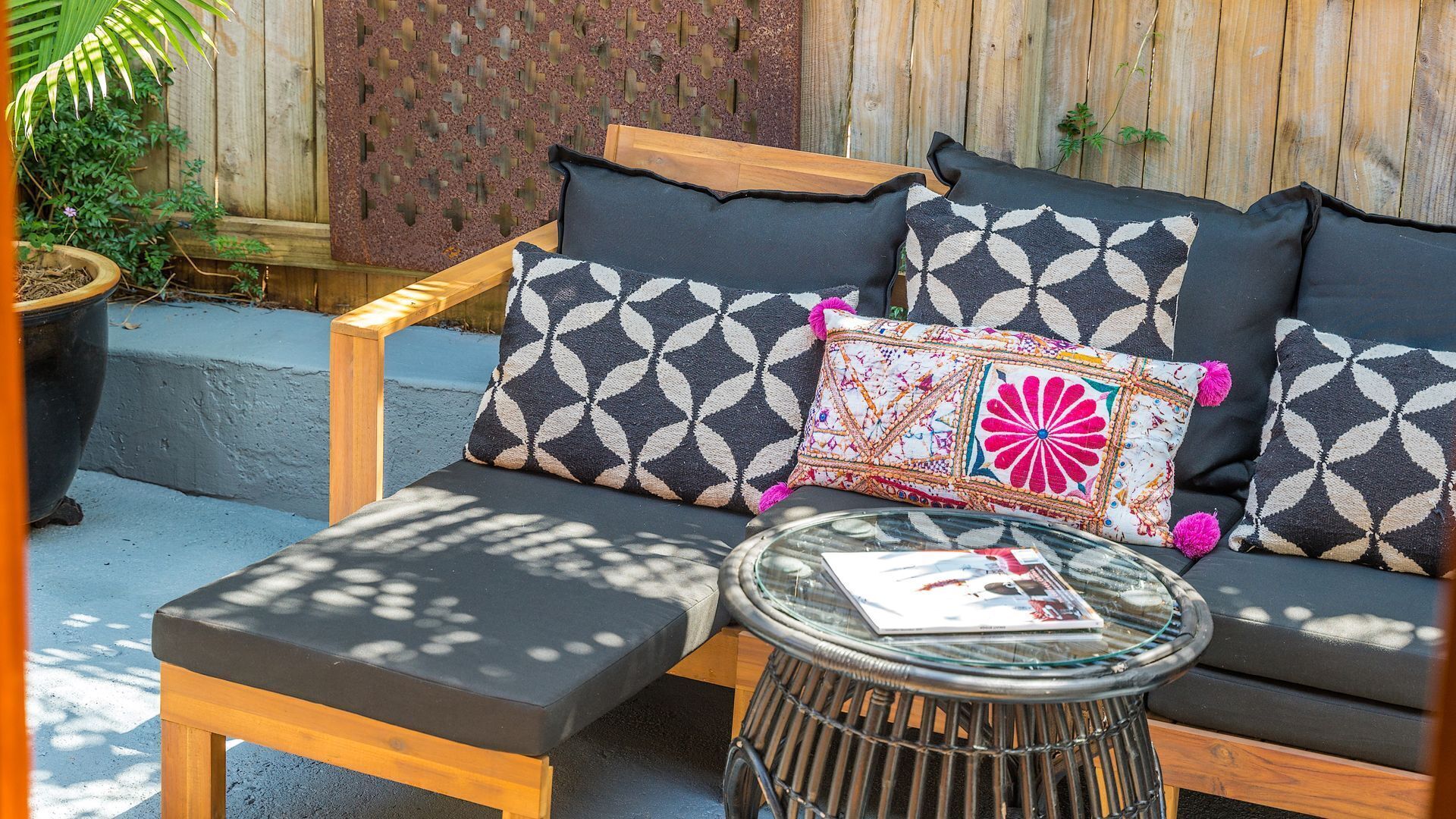 Black Beauty Studio - Bangalow Secluded Heaven