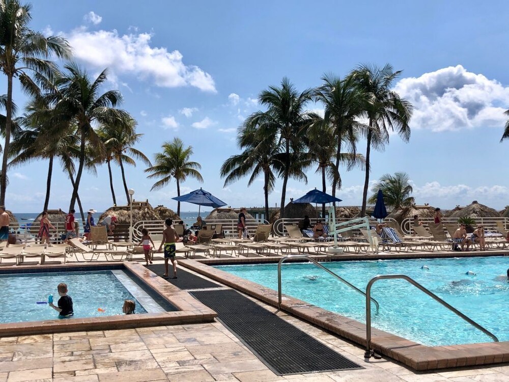 WONDERFUL HOTEL! TWO GREAT SUITES AND POOL!