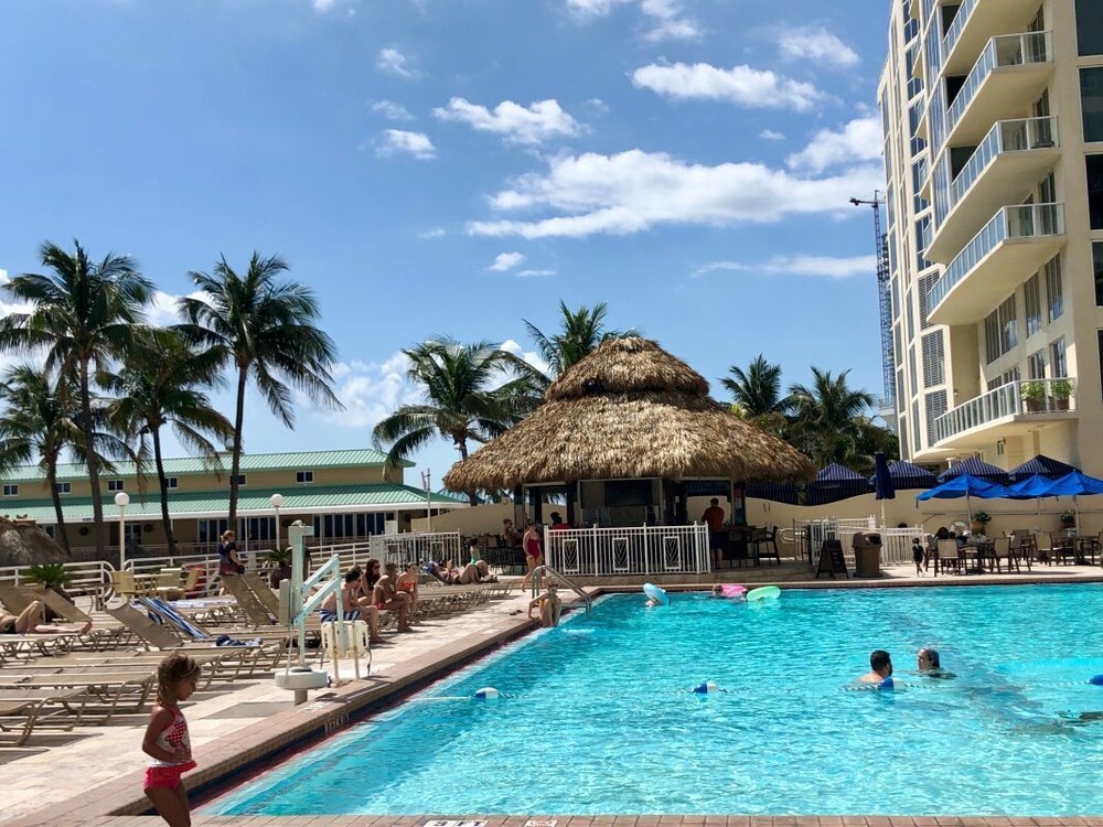 WONDERFUL HOTEL! TWO GREAT SUITES AND POOL!