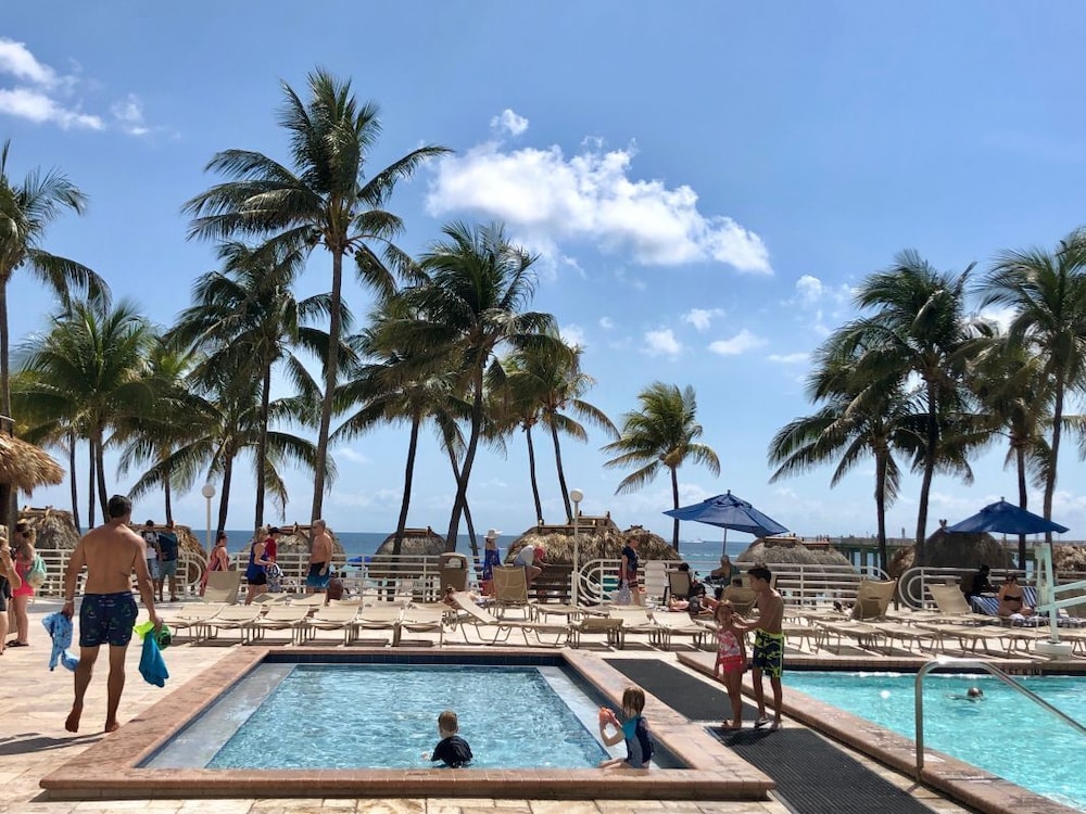 WONDERFUL HOTEL! TWO GREAT SUITES AND POOL!