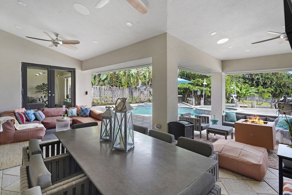 ⛱ Waterfront | Pool & Hot Tub | Bonus Rooms | Fire Pit | BBQ | Kayaks | Beach⛱