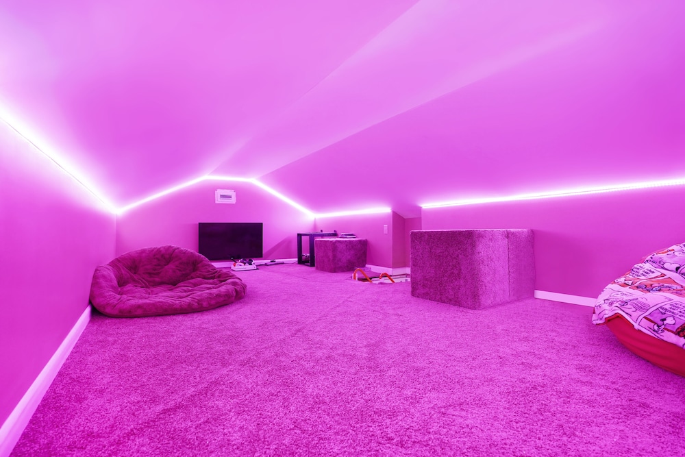 ⛱ Waterfront | Pool & Hot Tub | Bonus Rooms | Fire Pit | BBQ | Kayaks | Beach⛱