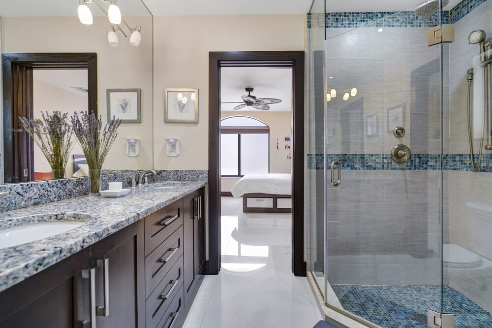 ⛱ Waterfront | Pool & Hot Tub | Bonus Rooms | Fire Pit | BBQ | Kayaks | Beach⛱