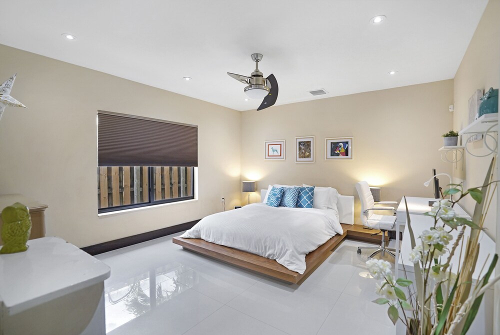 ⛱ Waterfront | Pool & Hot Tub | Bonus Rooms | Fire Pit | BBQ | Kayaks | Beach⛱