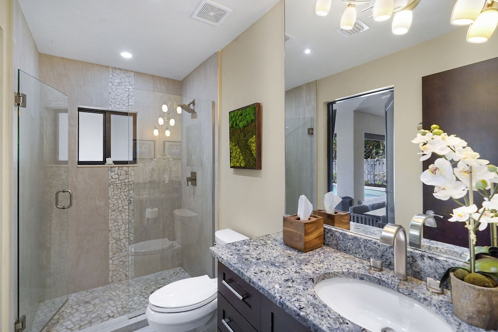 ⛱ Waterfront | Pool & Hot Tub | Bonus Rooms | Fire Pit | BBQ | Kayaks | Beach⛱