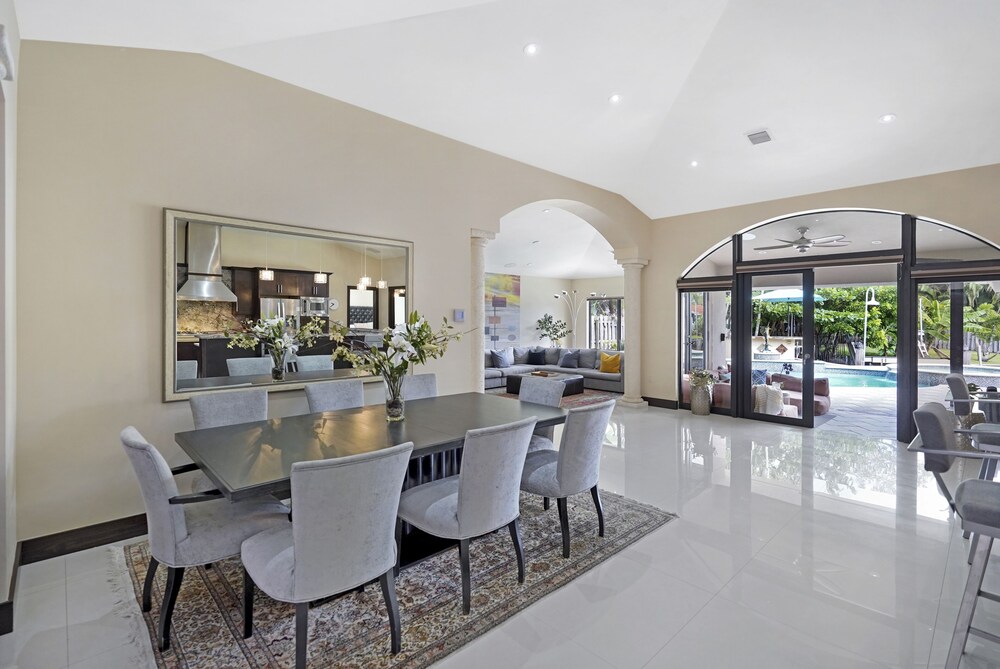 ⛱ Waterfront | Pool & Hot Tub | Bonus Rooms | Fire Pit | BBQ | Kayaks | Beach⛱