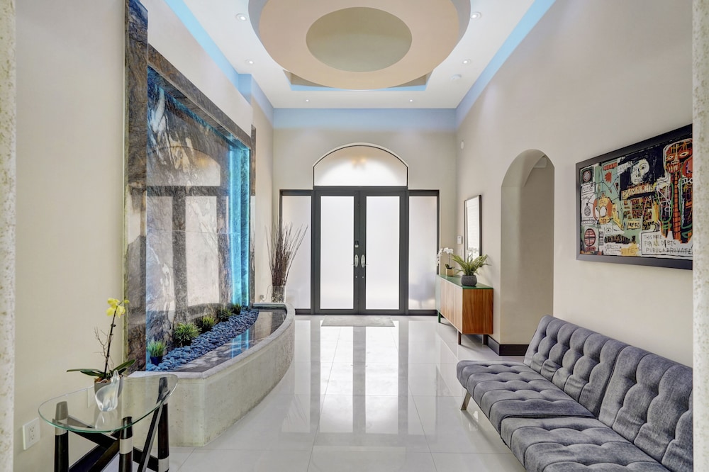 ⛱ Waterfront | Pool & Hot Tub | Bonus Rooms | Fire Pit | BBQ | Kayaks | Beach⛱