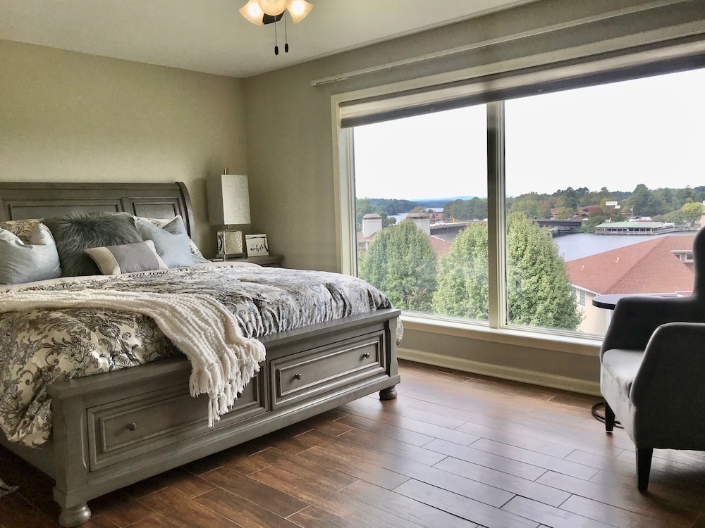 Breathtaking views of Lake Hamilton Lake Hamilton Vrbo