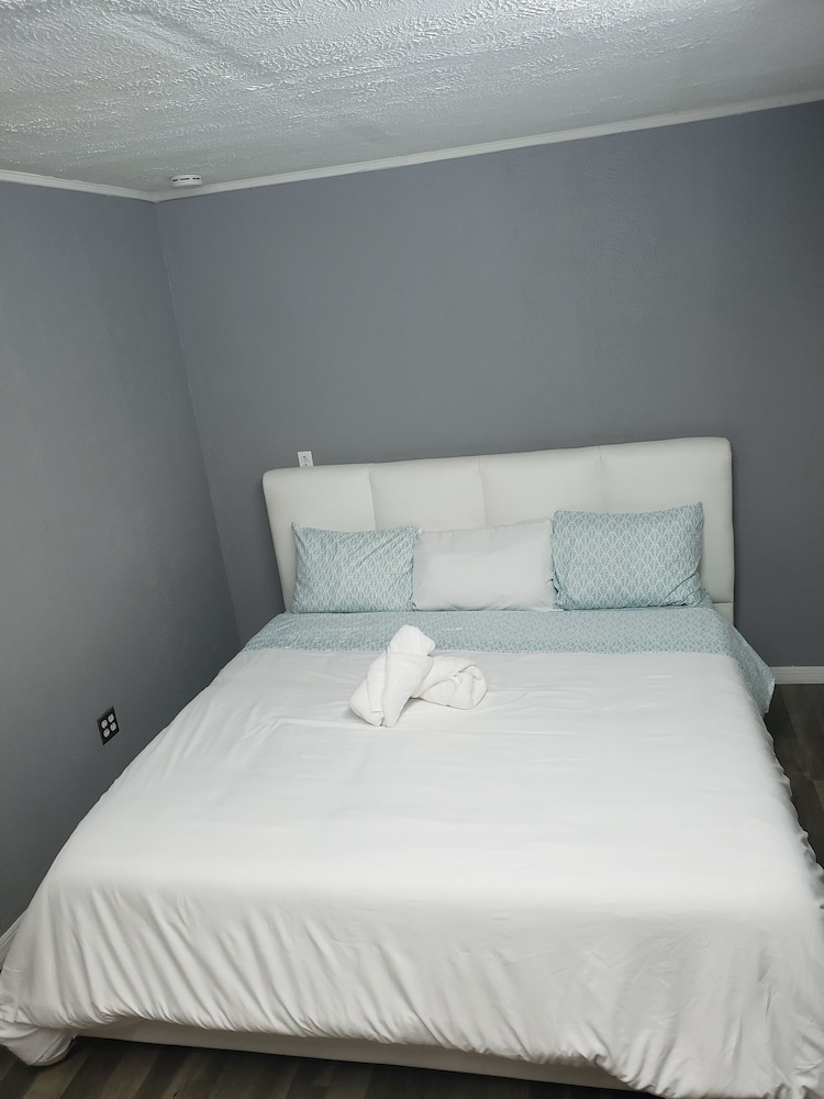 Beautiful studio. ...