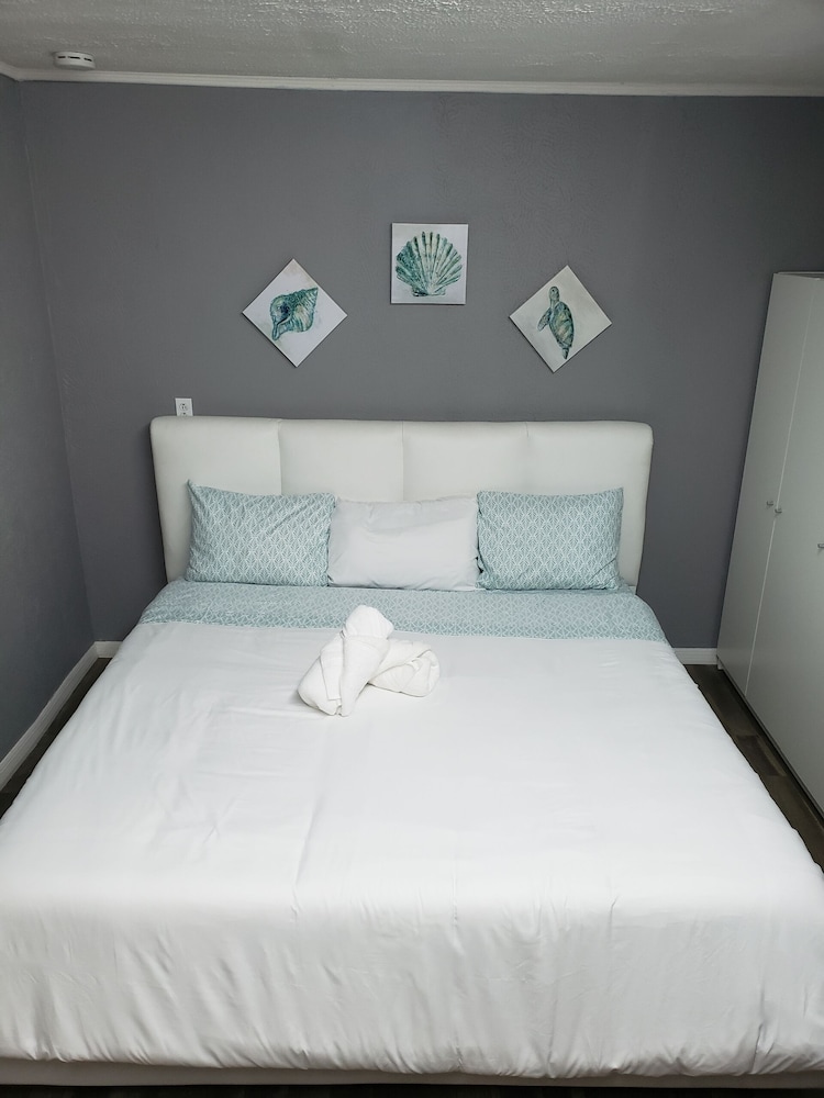 Beautiful studio. ...