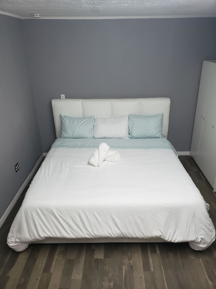 Beautiful studio. ...