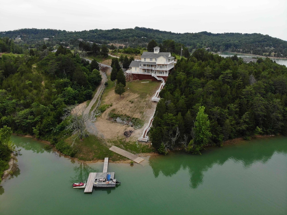 Douglas Lake Waterfront Estate