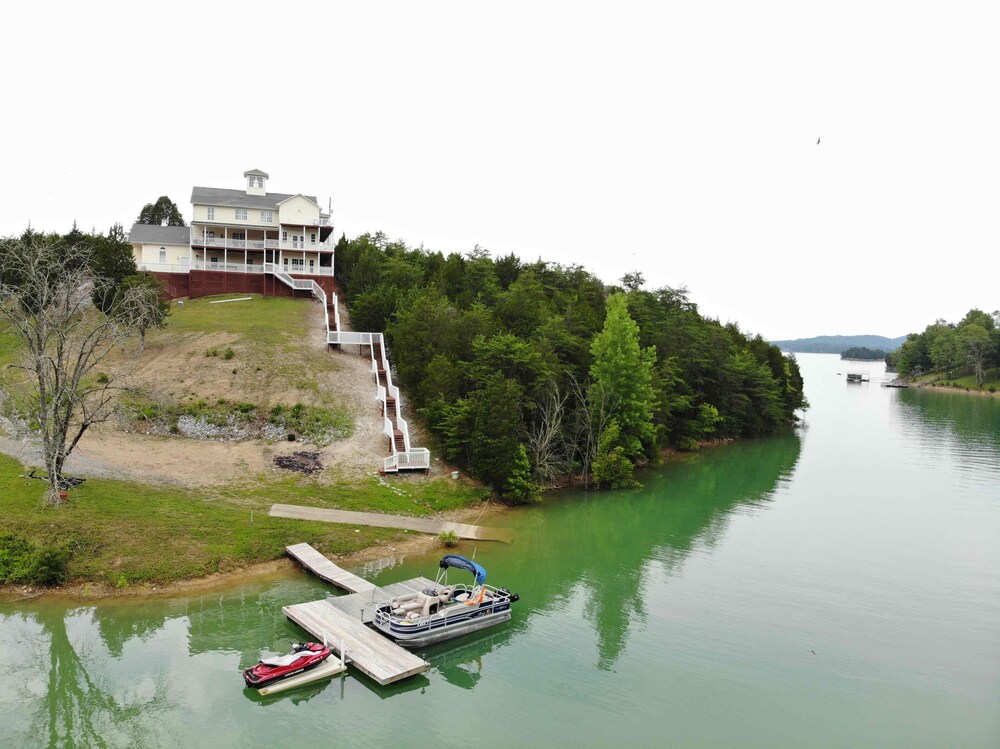 Douglas Lake Waterfront Estate